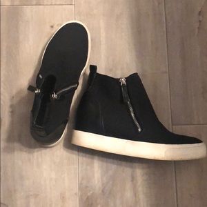 Wedge sneakers black
